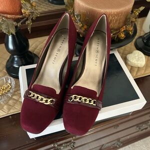 Karen Scott Pumps